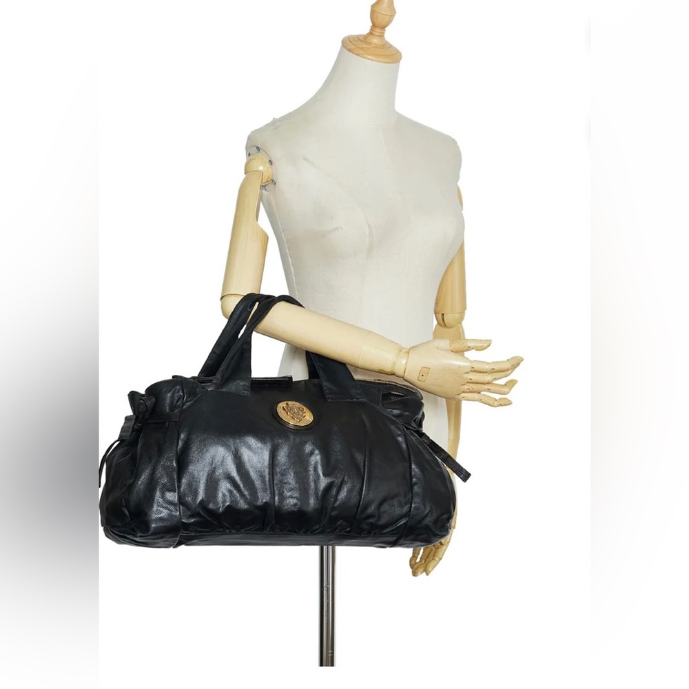 Authentic Gucci purse with storage bag